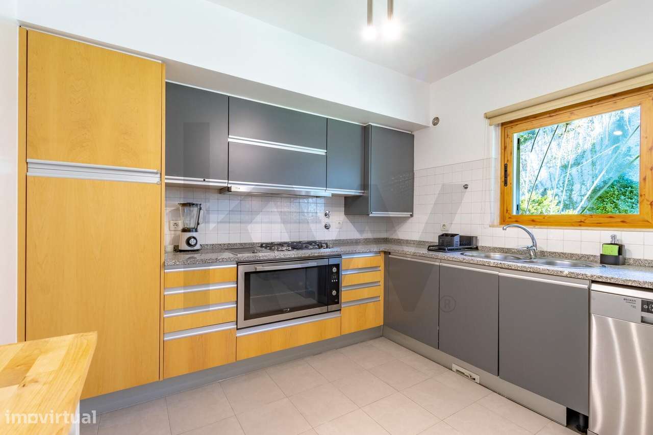 Moradia em Cascais - Monte Estoril, em condomínio fechado com piscina - Grande imagem: 4/38