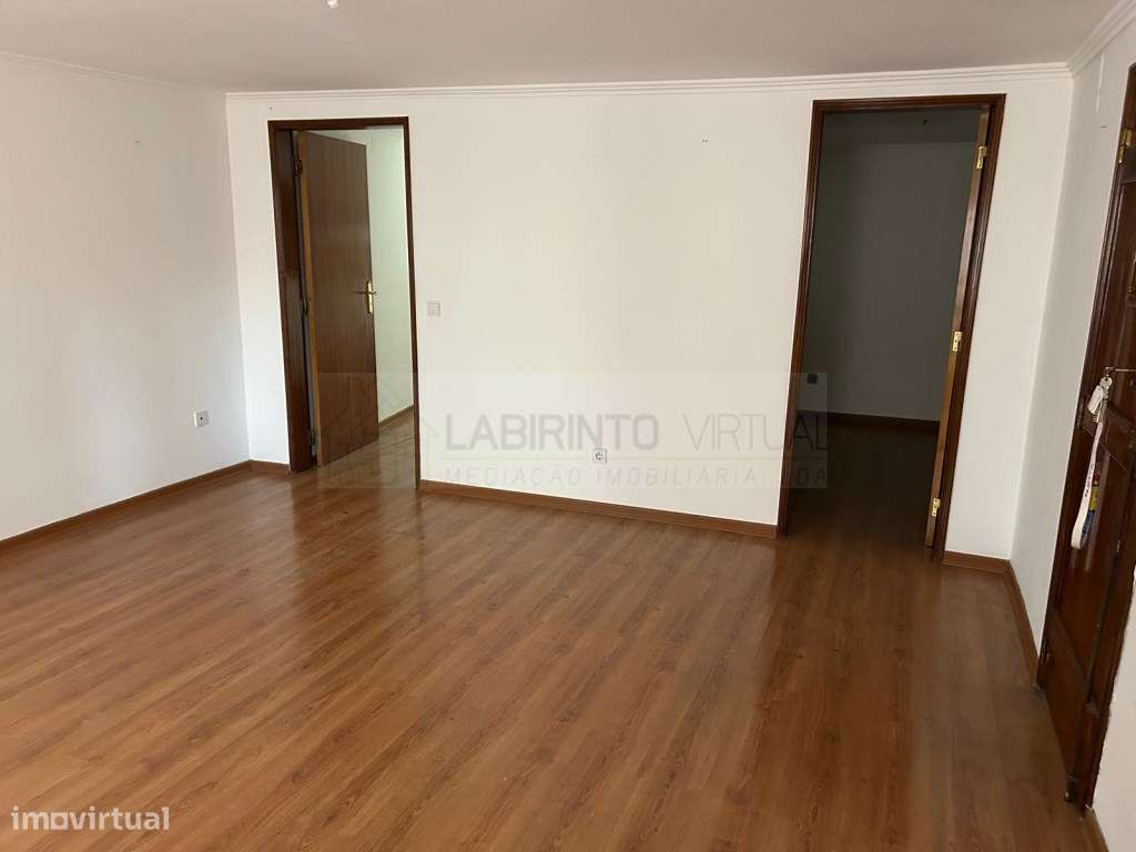 Vende-se T2 na Graça - Lisboa - Grande imagem: 2/9