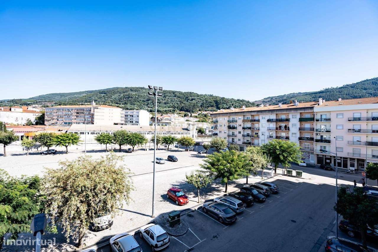 Apartamento T3 com elevador e garagem no centro da Lousã-45