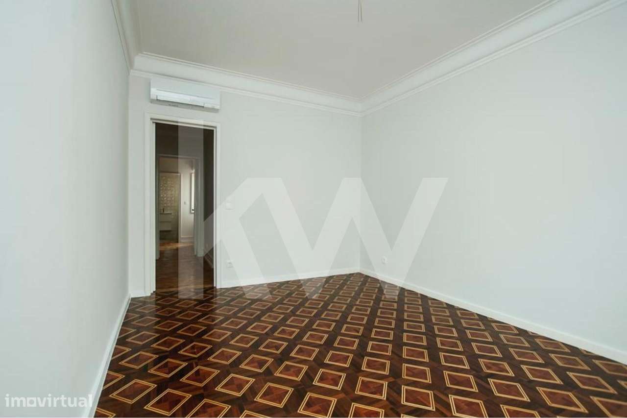 Apartamente Bastante Luminoso a poucos passos do Metro ( Linha Verde) - Grande imagem: 5/24