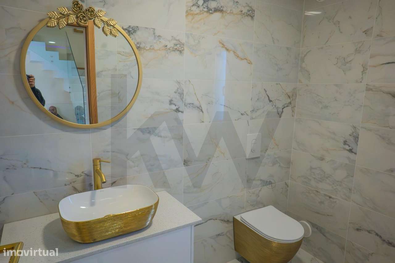 Luxo e exclusividade em Famões com vista sob Lisboa-34