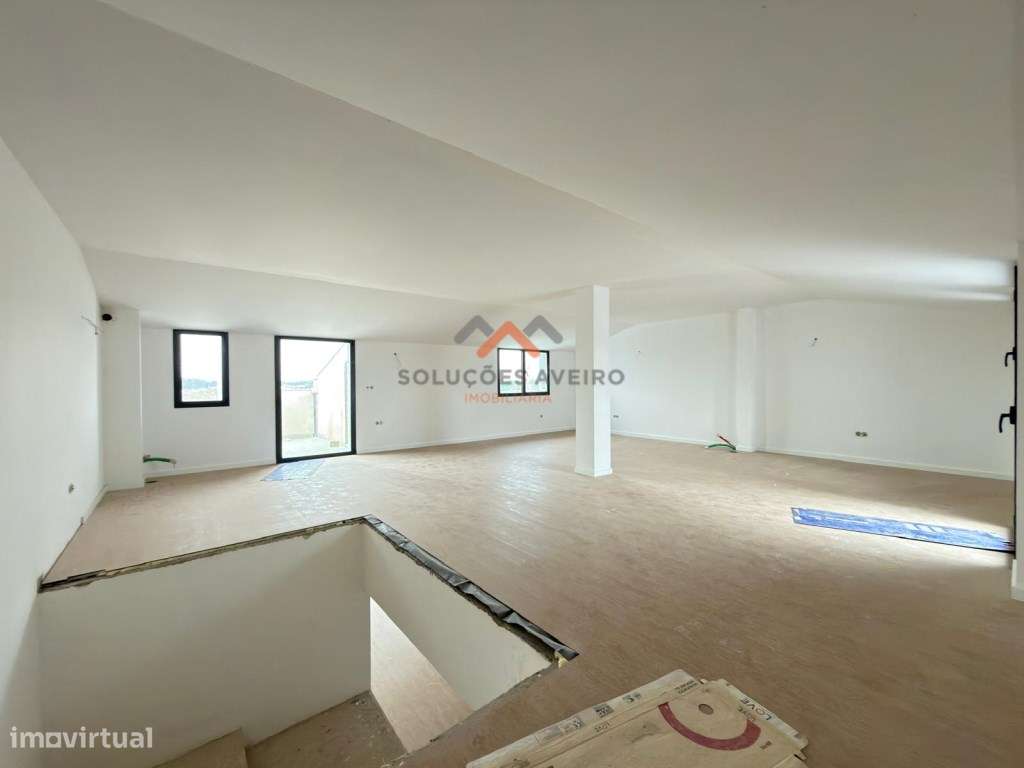 Apartamento T3 Duplex com Terraço | 3 WC | Garagem e Arrumos - Cent... - Grande imagem: 3/33