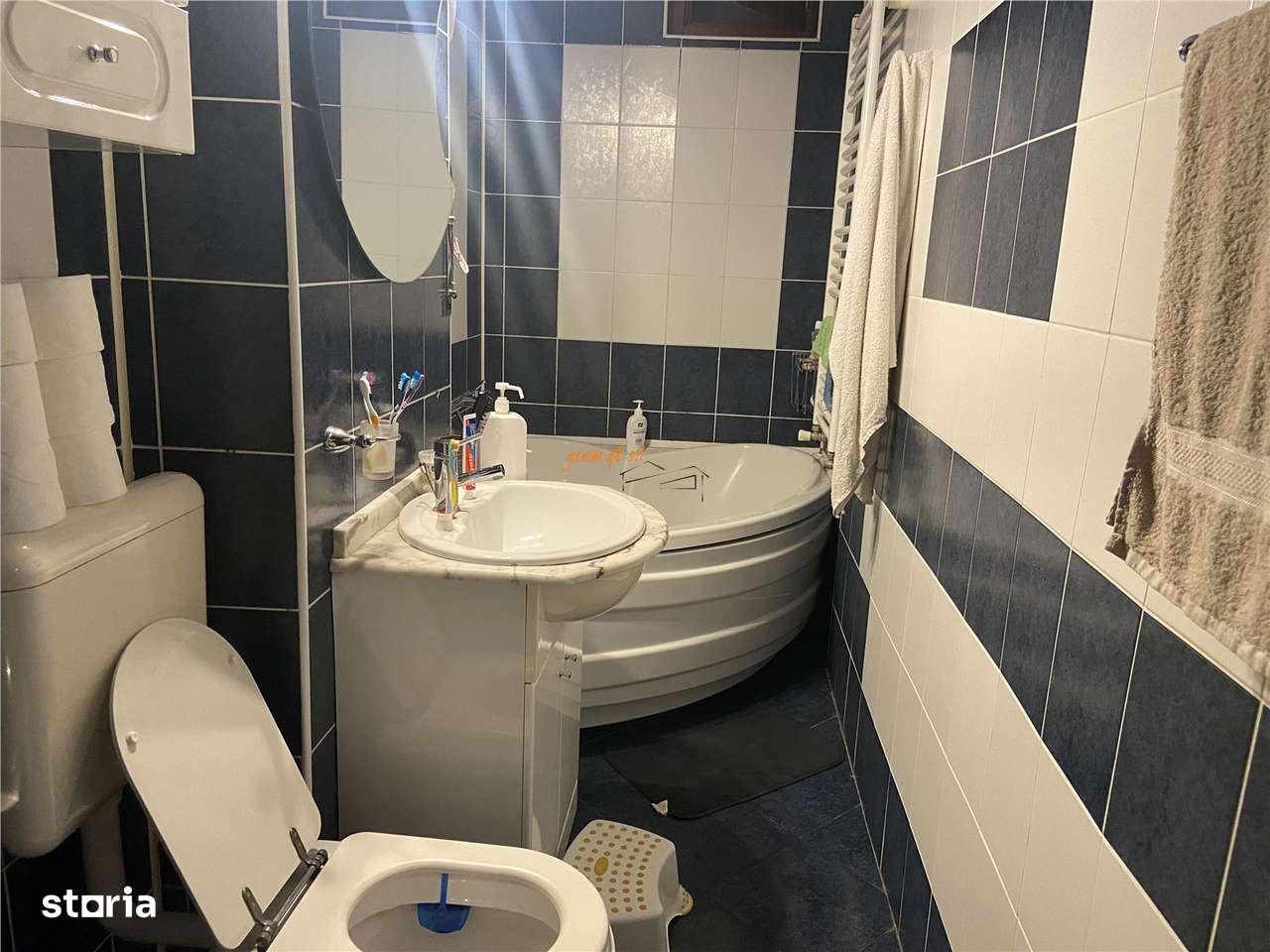 Apartament 4 camere , zona centrala - Inspectoratul Scolar ,suprafata-10