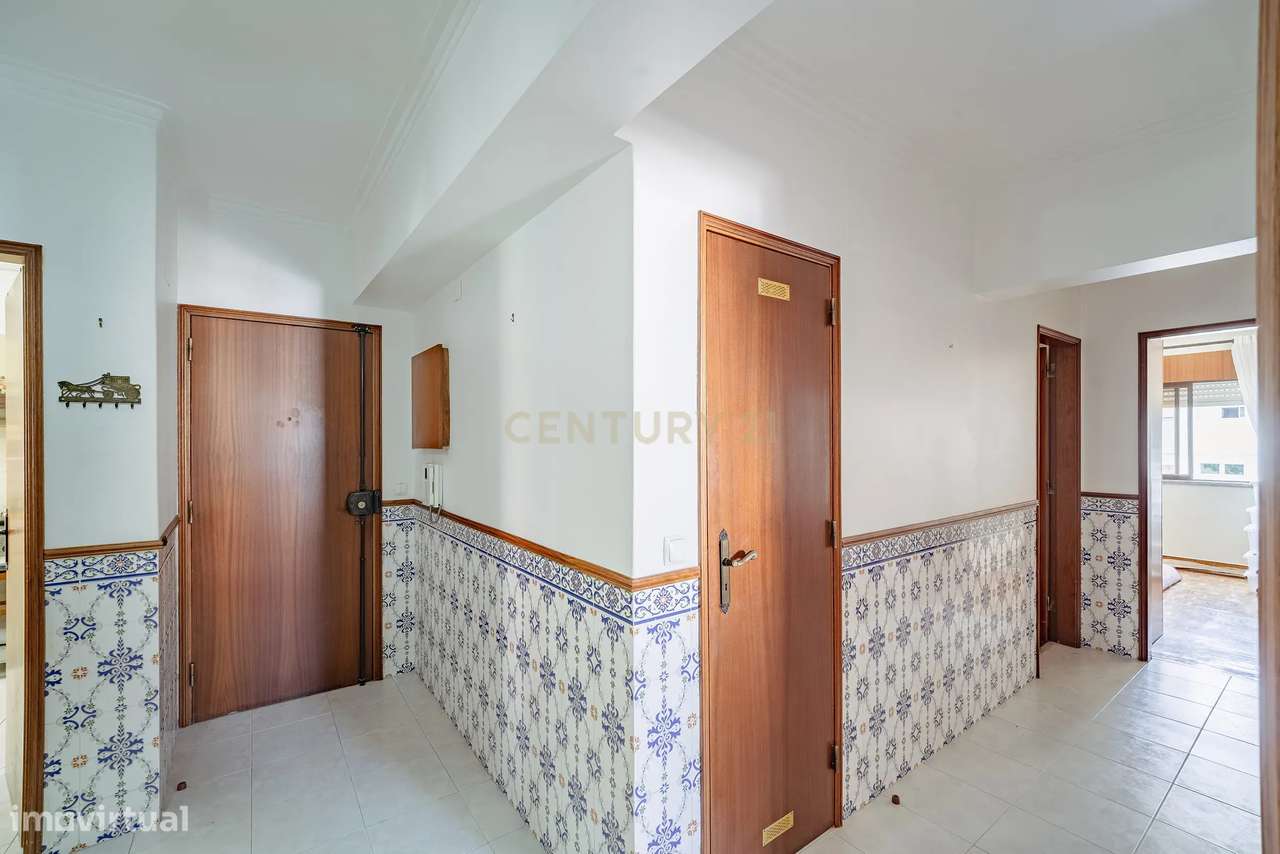 Apartamento T3 em Amora, Seixal - Oportunidade Única!-13