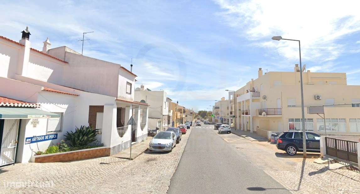 Pêra - Terreno Urbano com 645 m2 - Localização Central-5