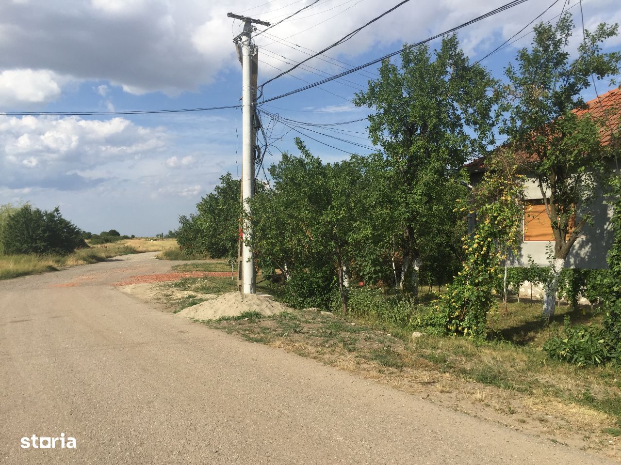 Vand teren in Livada,st.22.200 mp,situat in continuarea unei strazi.