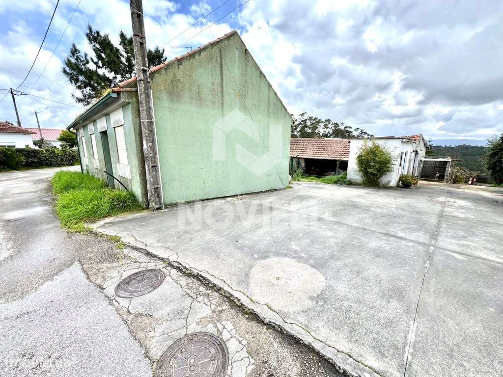 Moradia para reconstrução c/997m2 de terreno e anexos. - Grande imagem: 2/8