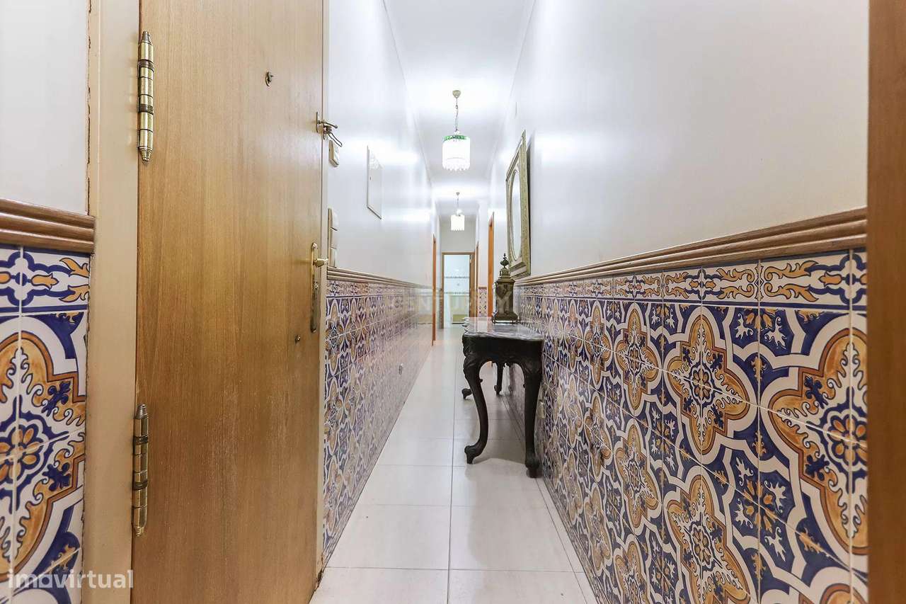 Espaçoso Apartamento T3 no coração de Lisboa-6