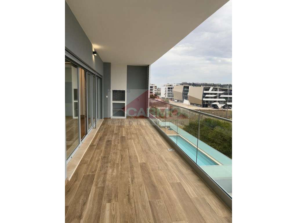 T4 com acabamentos de luxo, Condomínio com Piscina e Ginásio.(Ofert... - Grande imagem: 5/33