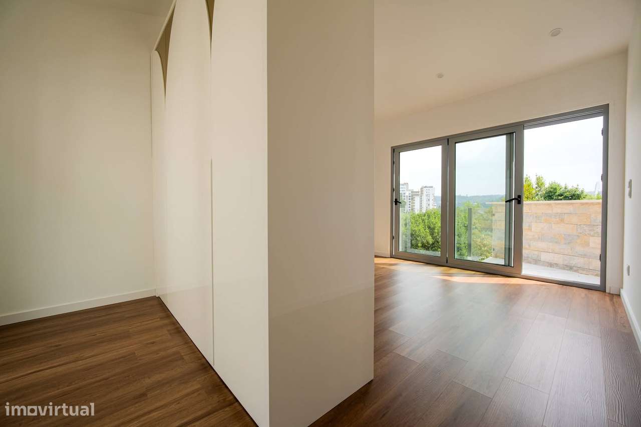 Moradia T2 Totalmente Renovada no Centro de Coimbra-9