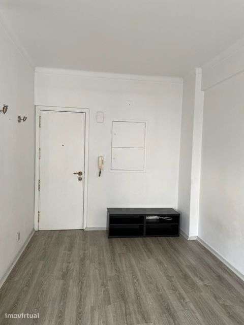 T1 não mobilado em Paço de Arcos, para arrendamento - Grande imagem: 4/10