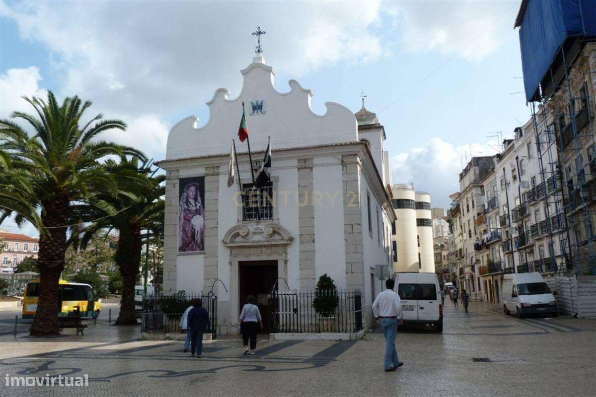 Apartamento T2 à venda na Rua da Mouraria-29