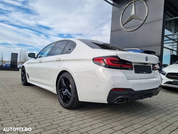 BMW Seria 5 520i MHEV - 13