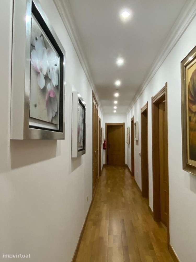 Magnífica Quinta V8 com piscina e deslumbrante vista mar. Localizada-41