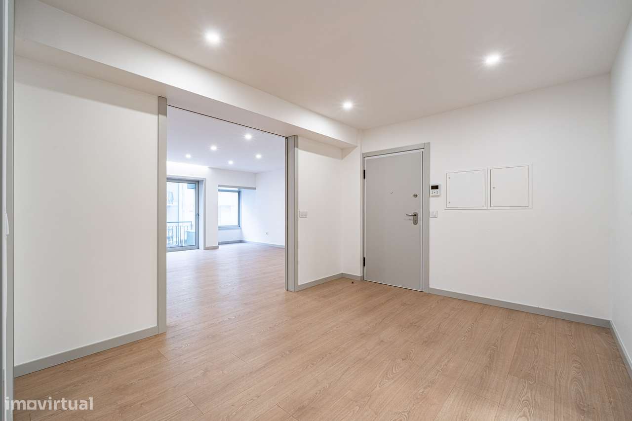 T4 amplo, 4 suites e estacionamento 4 carros – Marquês, Porto-46