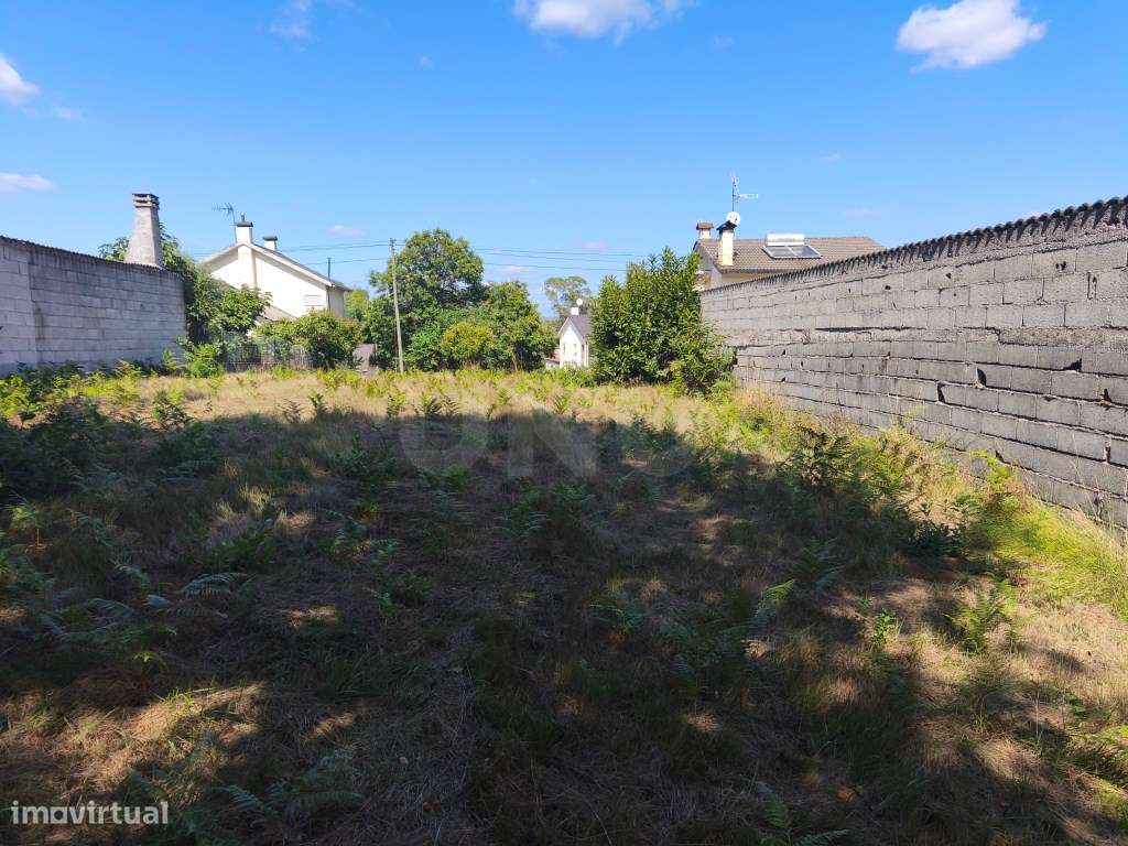 Prédio rústico em zona de construção-7