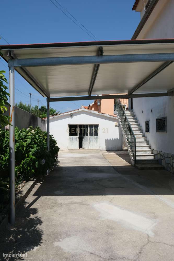 Moradia T6 Independente com jardim envolvente, garagem e espaço de laz - Grande imagem: 4/39