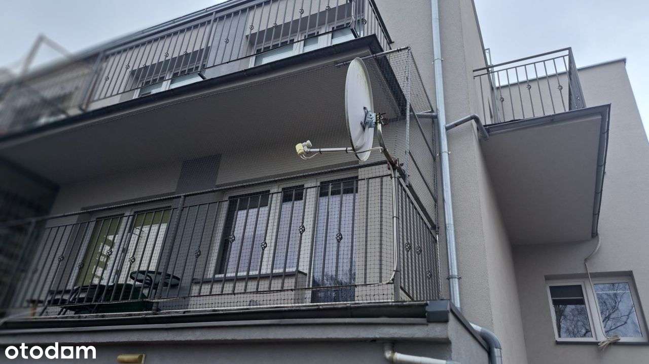 Do sprzedaży bardzo ładny bliźniak w cichej uliczc-0