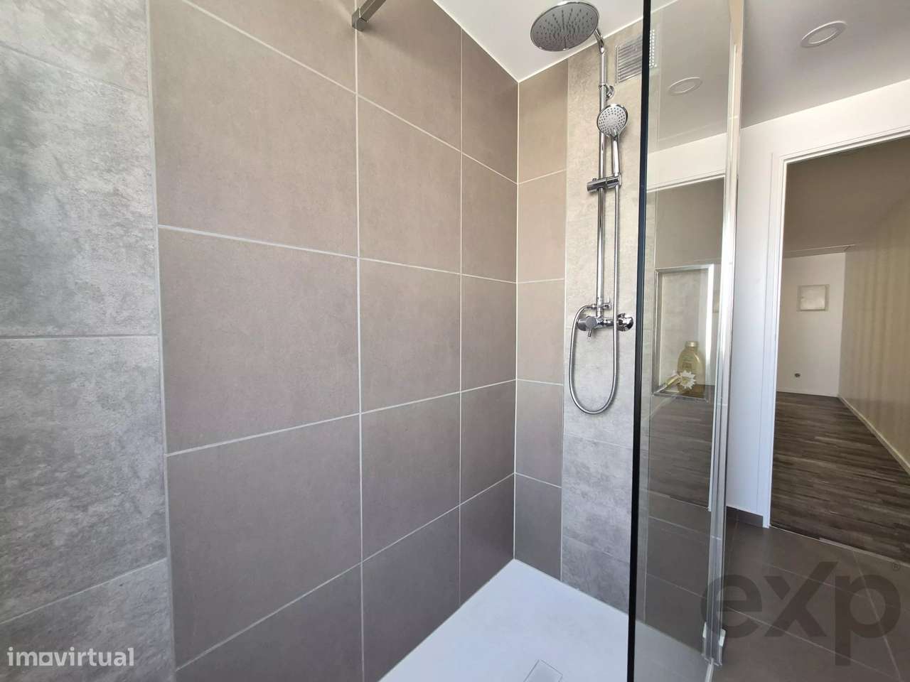 Casa nova, 2 quartos, amplo pátio, centro de Alvor-32