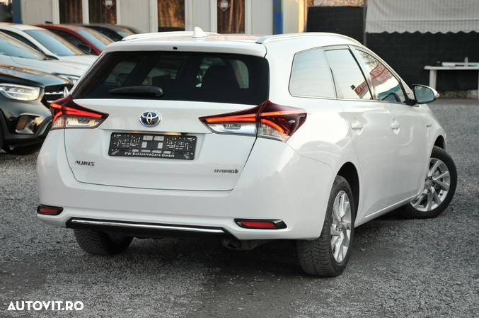 Toyota Auris 1.8 L VVT-i HSD Luna - 4