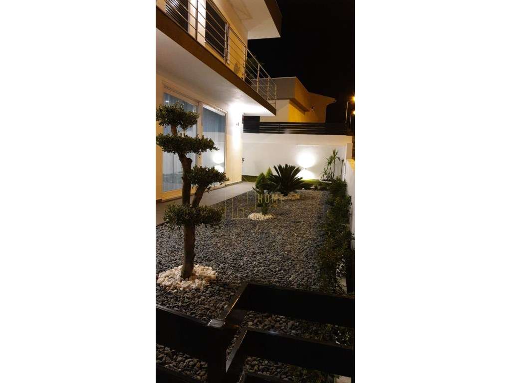Moradia T4 na Urbanização Jardins de Santiago- Setúbal-59