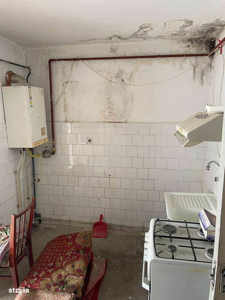 De vanzare apartament cu 3 camere, balcon, etaj 4-9