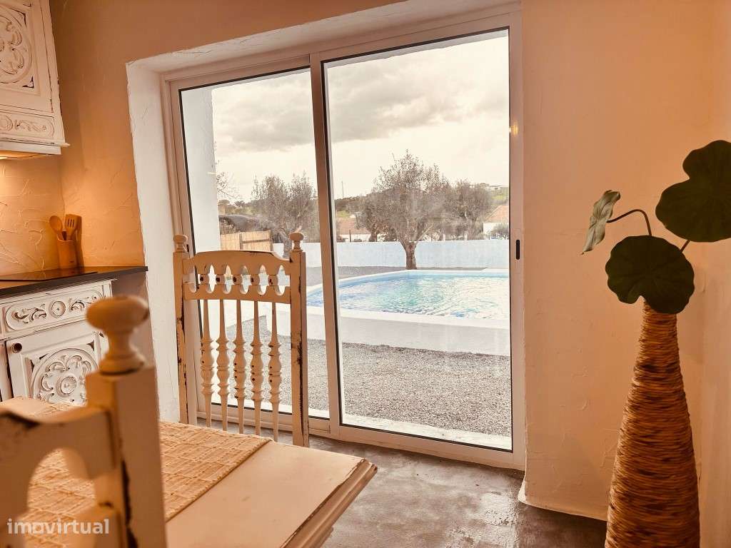 Moradia T2, inserida em lote com 1125 m2 com piscina, em Santiago M...-14