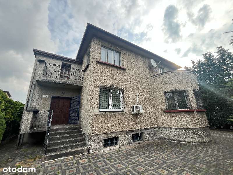 Przestronny dom z potencjałem w centurm Rybnika – dzielnica Karolinka.