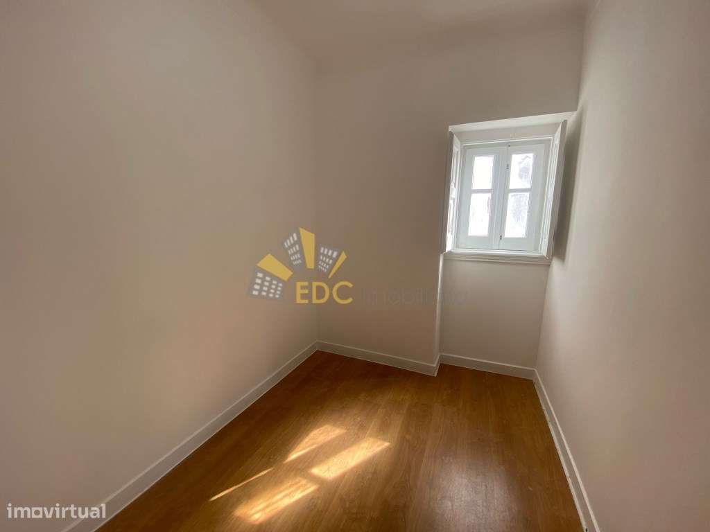 Apartamento T4 com Grande Potencial e Ótima Localização | Localizad...-17