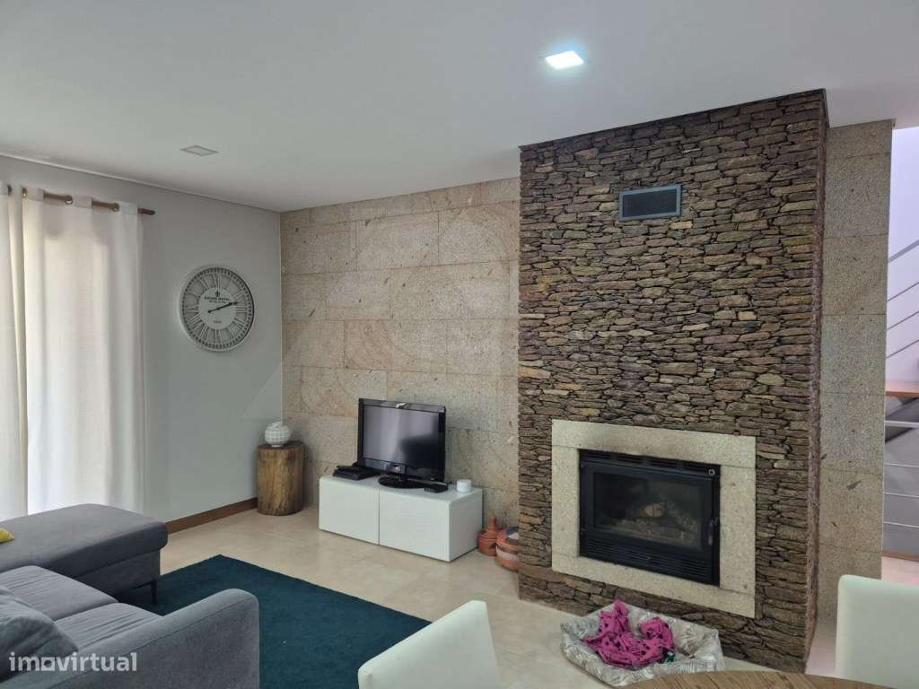 Moradia T4 com Suite, Jardim e Garagem - Centro de Ponte de Lima-22