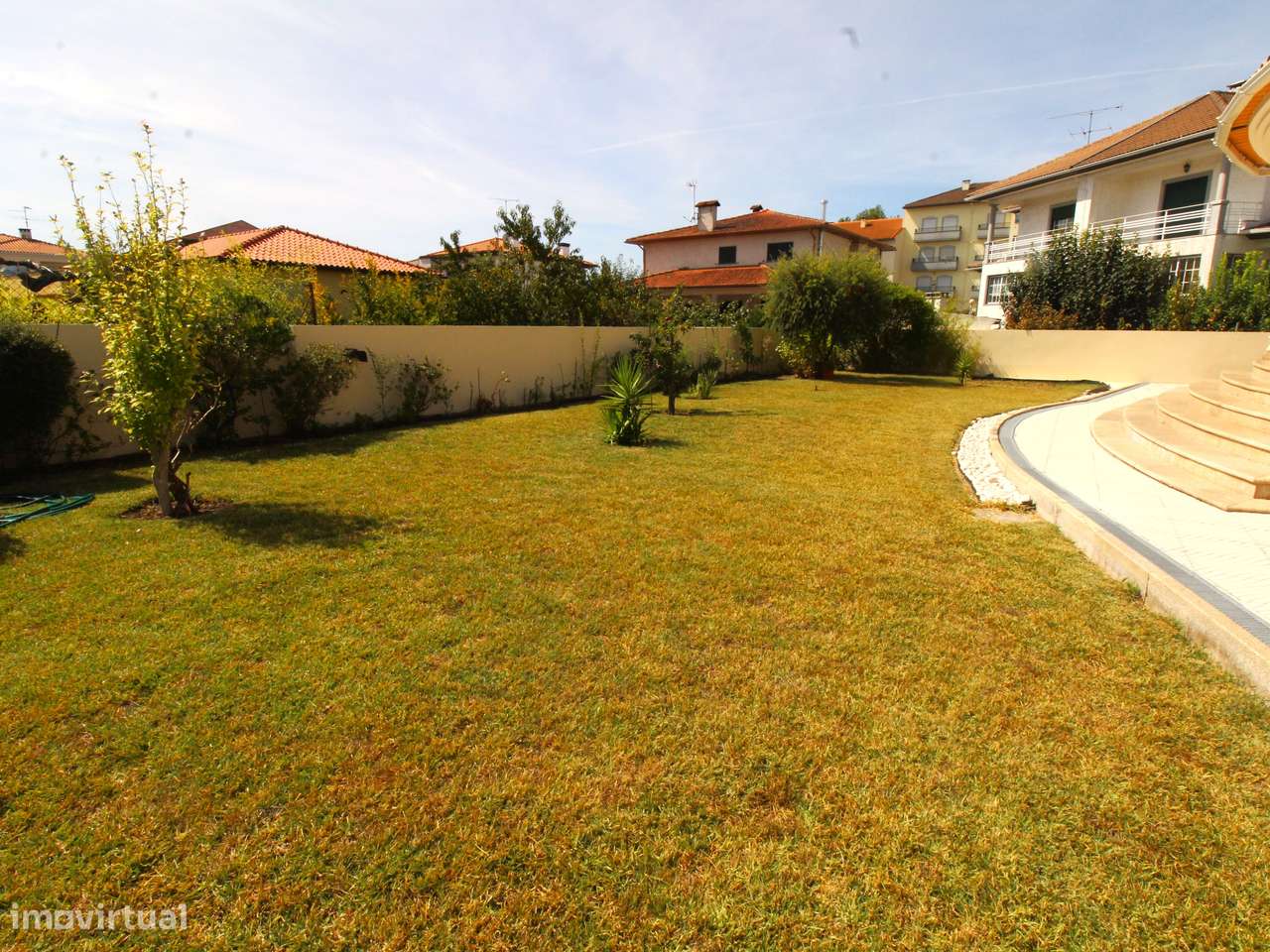 Elegante Moradia T4 Familiar-54