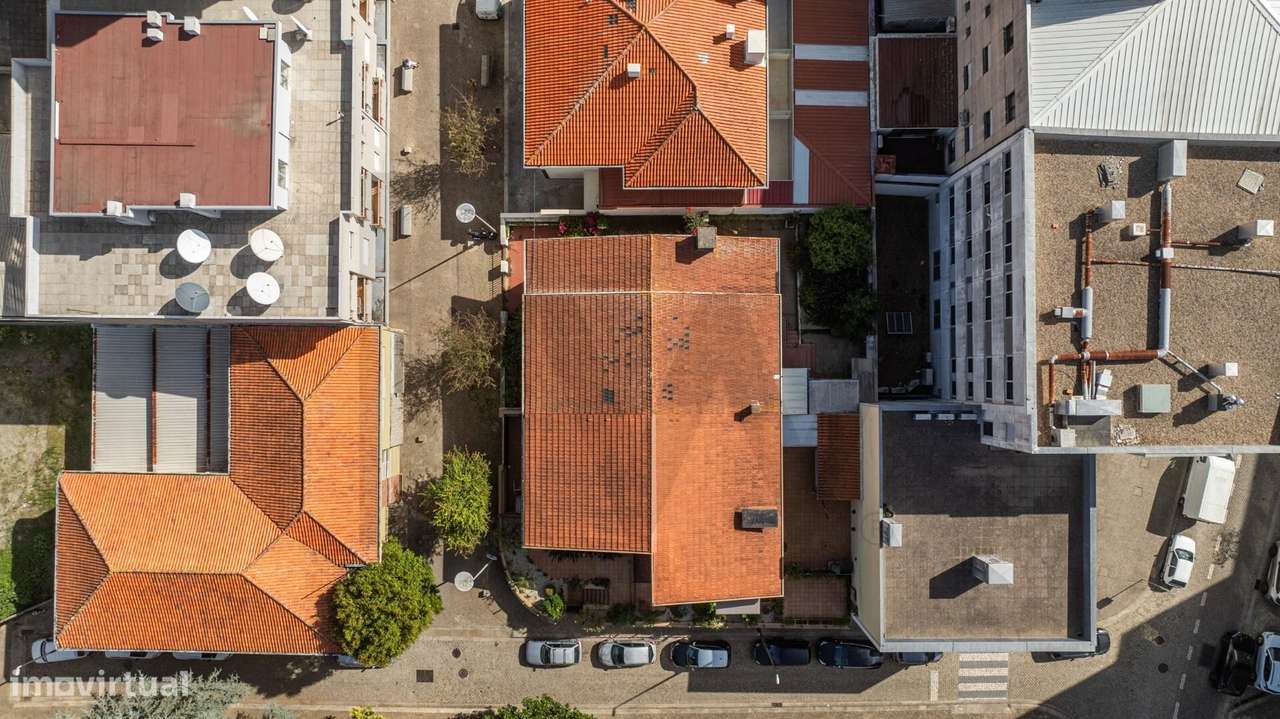 Moradia T3 no Centro da Maia –A 2 Min. do Metro Jardim, Garagem para 2-41