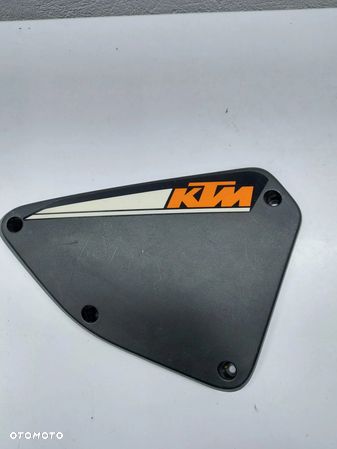 Pokrywa filtra KTM 690 DUKE 2012-2019 - 1