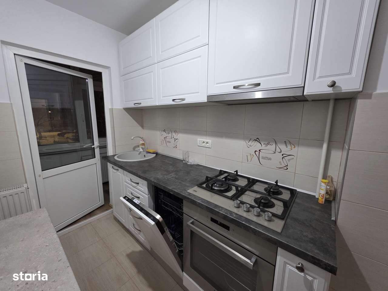 Vand apartament 3 camere zona Tractorul cu loc de parcare-1