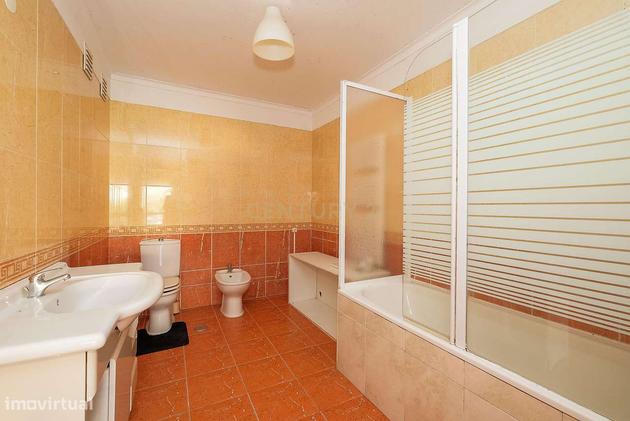 Apartamento T3 luminoso na Parede com varandas, garagem e arrecadação-14