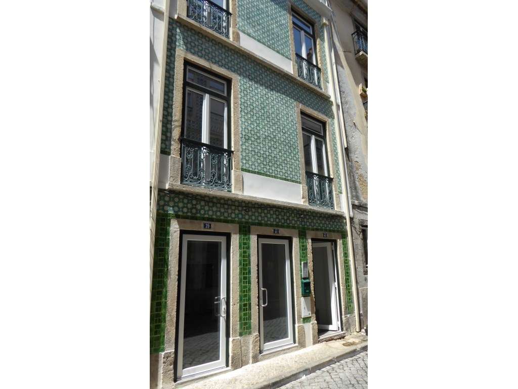Prédio com 7 Unidades de AL e Loja em Lisboa-32