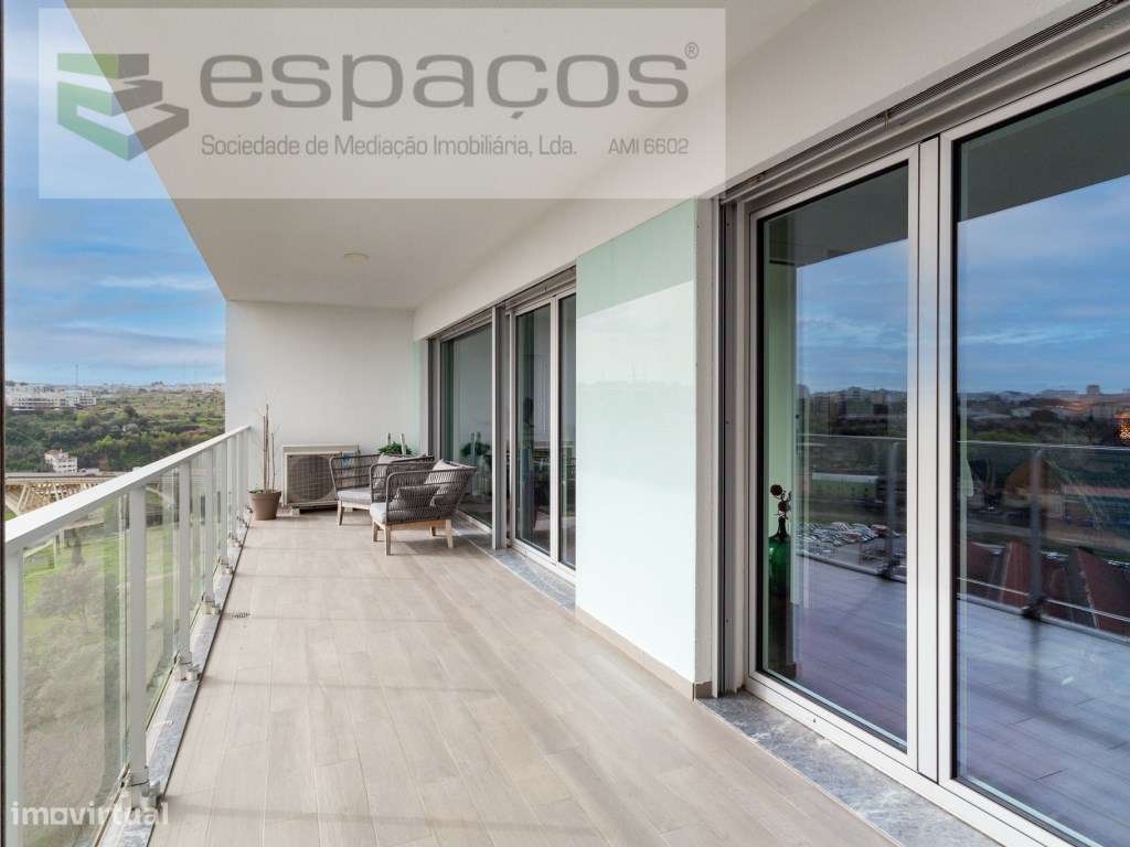 Fantástico T4 com Terraço Privativo, Varanda, Box , Vista Rio, Quin...-18