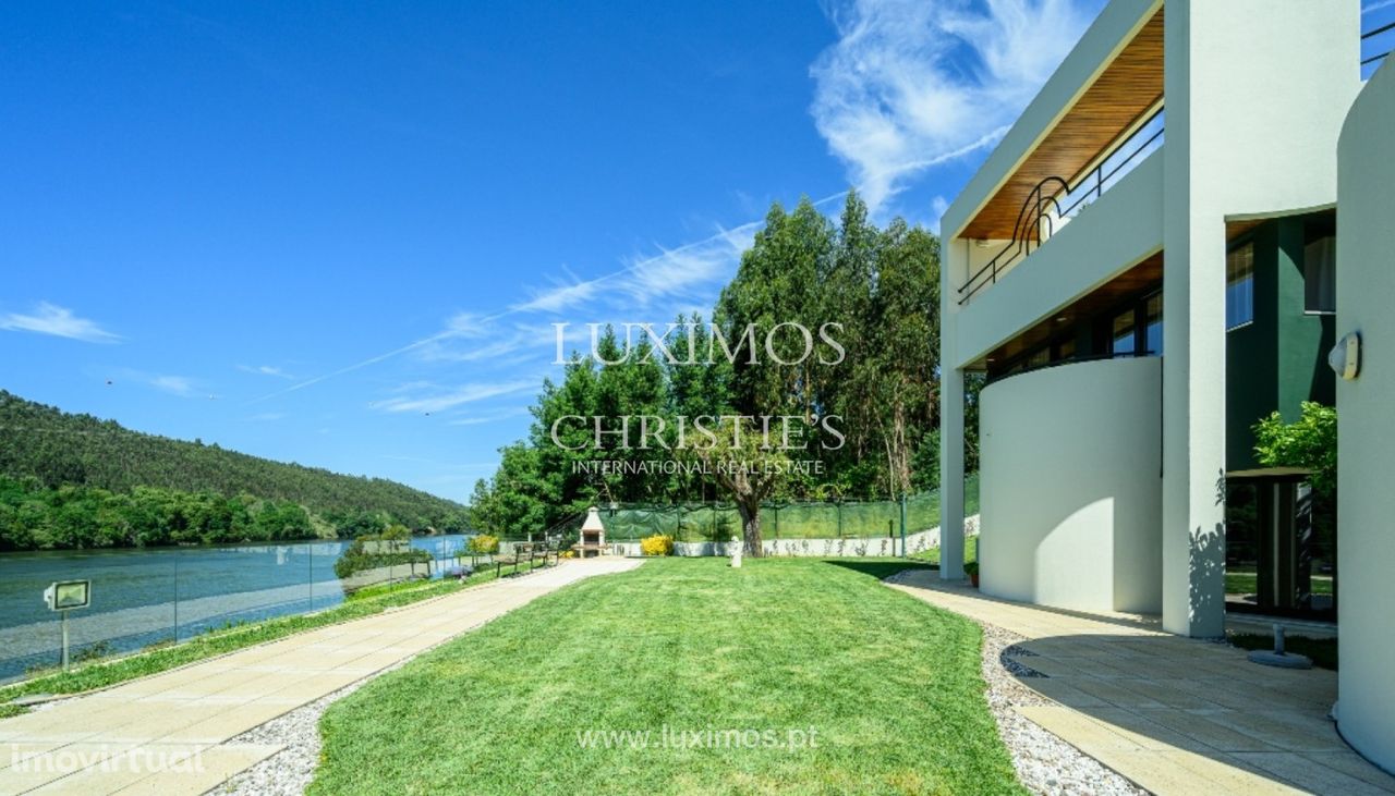 Moradia V4 com piscina e vistas de rio, à venda, em Foz do Sousa