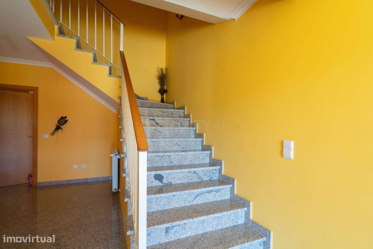 Moradia T3 - C/ espaço exterior e piscina-32