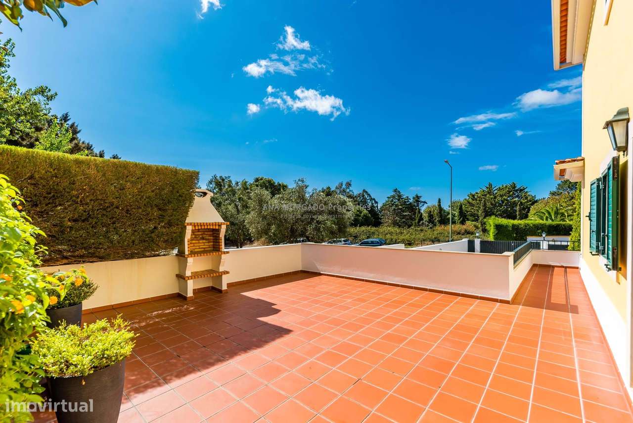 Moradia T4+1 Geminada na Quinta da Beloura — Luminosidade, Conforto e-19