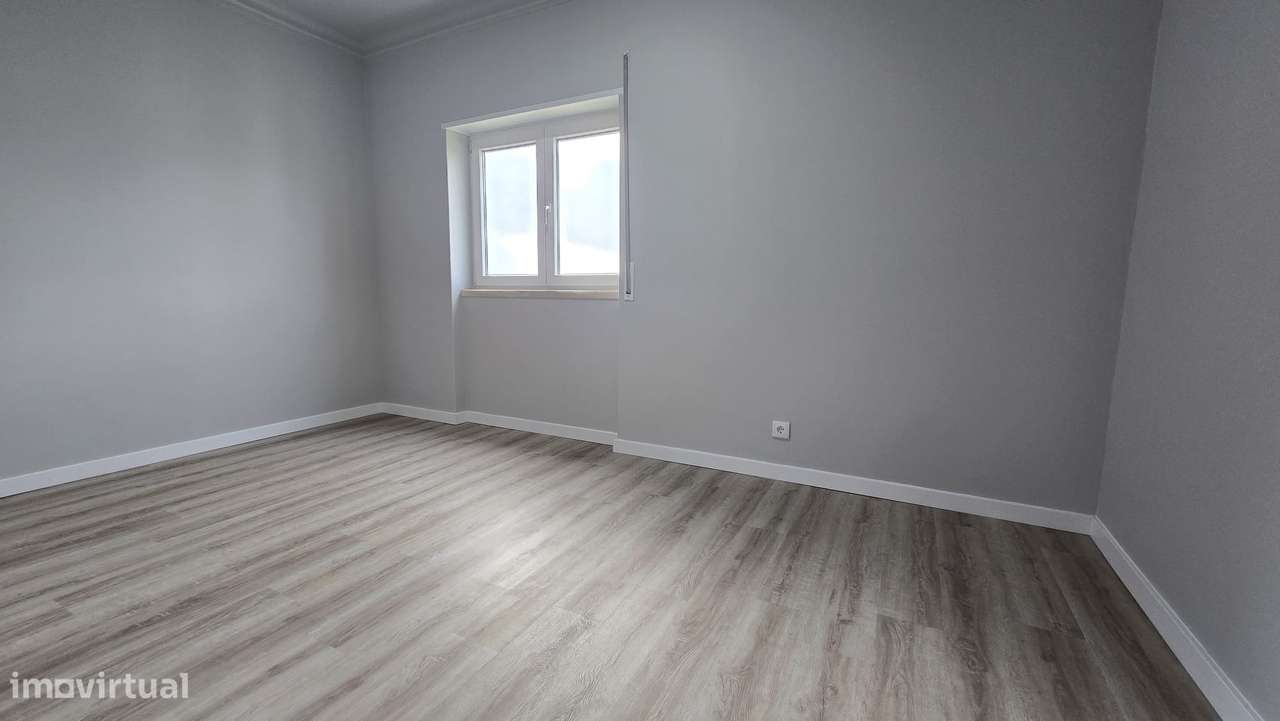 T2 Remodelado no Coração de Setúbal – Onde a Vida Tem Mais Cor-26