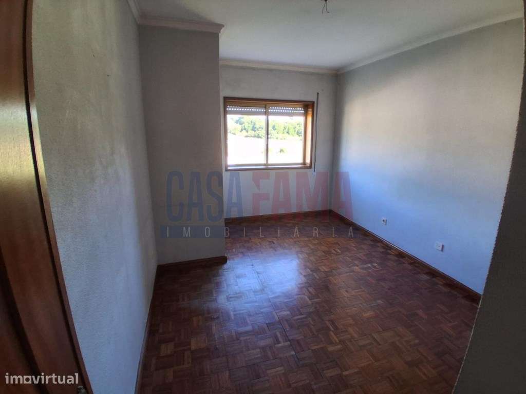 T3 em Remodelação com Garagem/Box e Varanda Rio Tinto-5