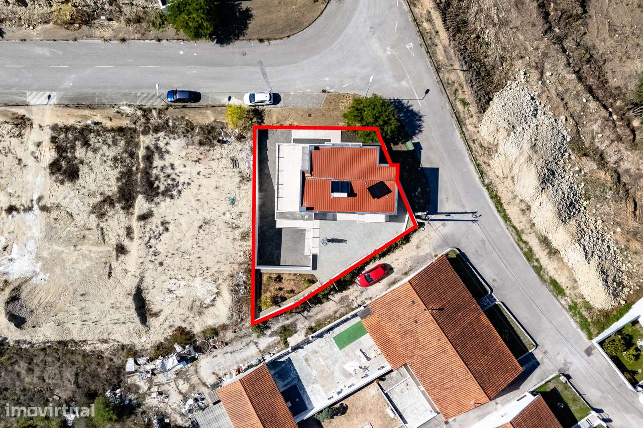 Moradia unifamiliar semi nova - Grande imagem: 4/28