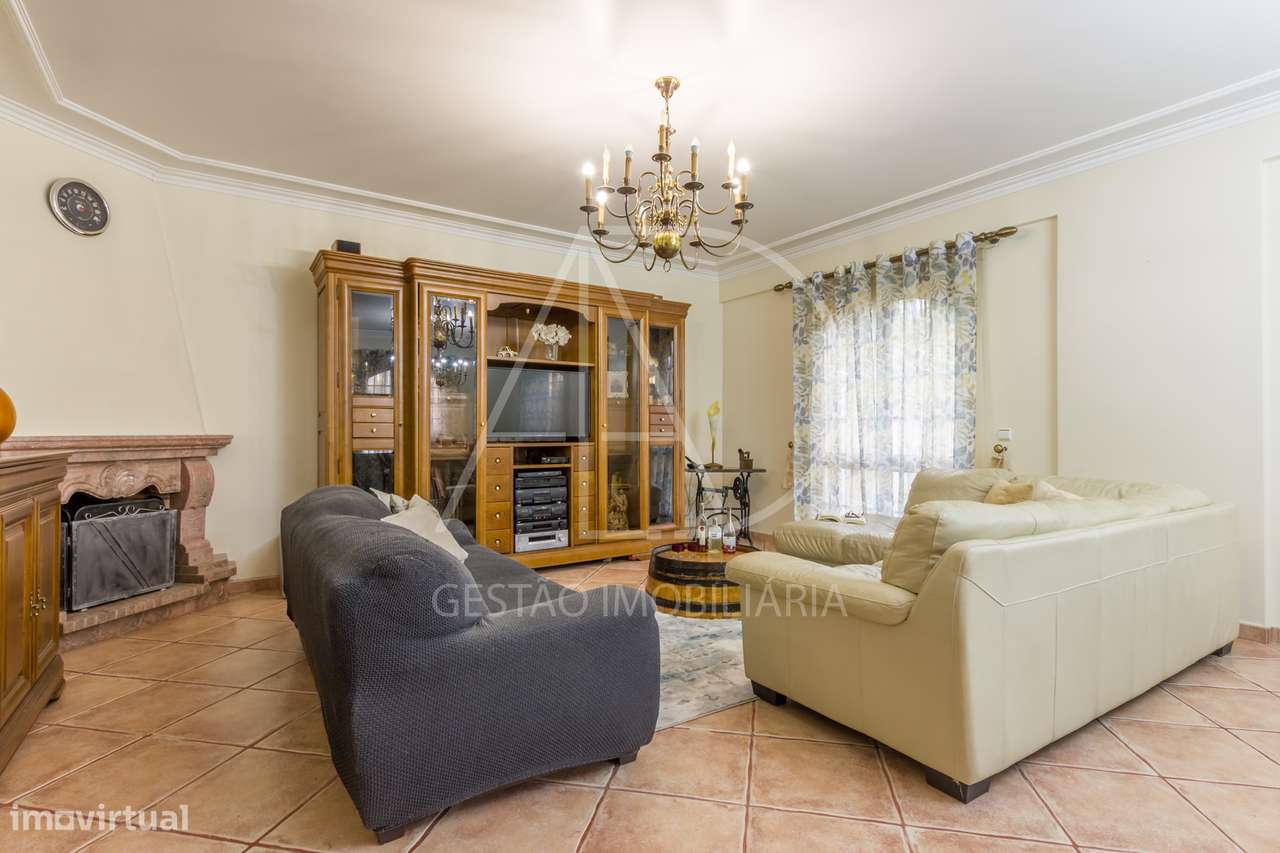 MORADIA T5+1 EM SANTO ANDRÉ, BARREIRO-13