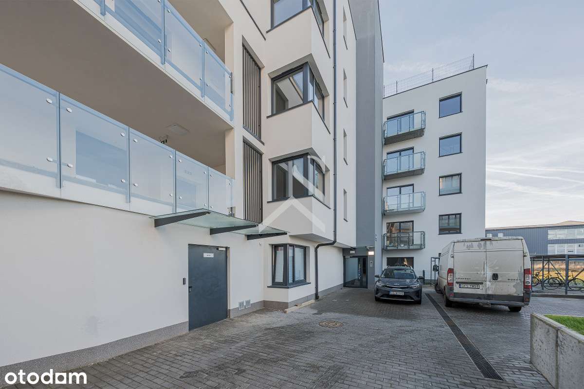 Kawalerka - Umeblowana - Miejsce w hali-13