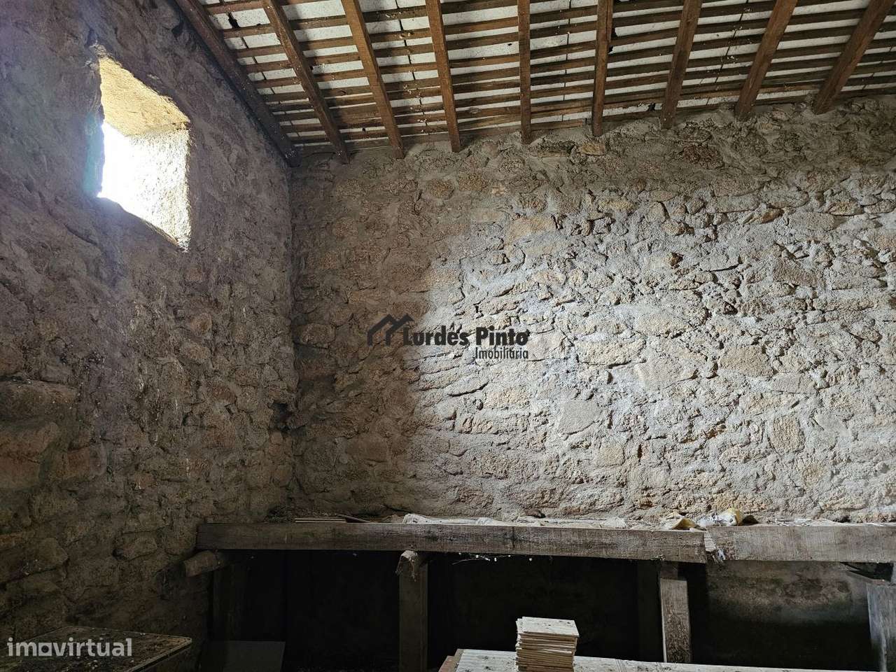 Quinta com construção em pedra-5