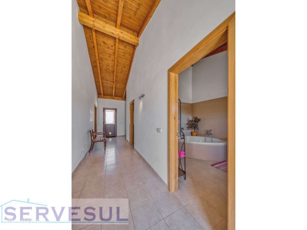 Espaçosa Moradia de 3 quartos, inserida em terreno com 17 hectares,...-19