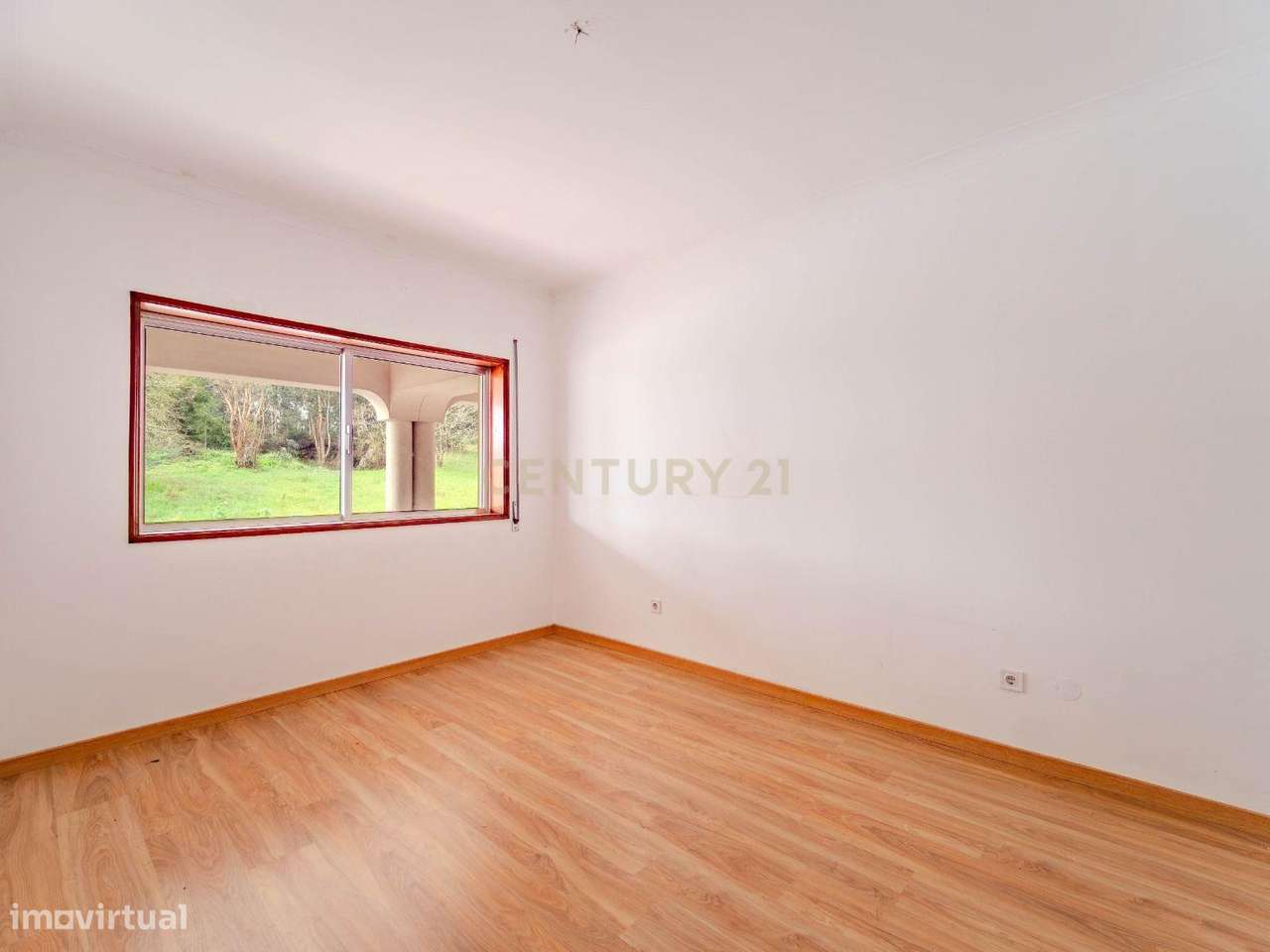 Apartamento T2 com garagem box | Rés-do-chão | Maia-13