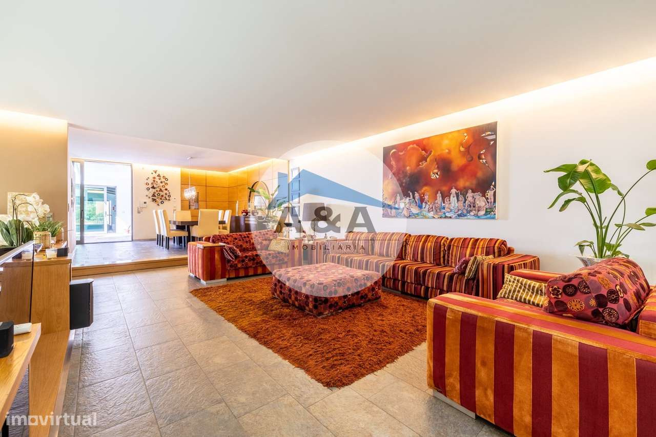 Exclusiva Propriedade de Luxo com Áreas Generosas e Próxima das Praias-11