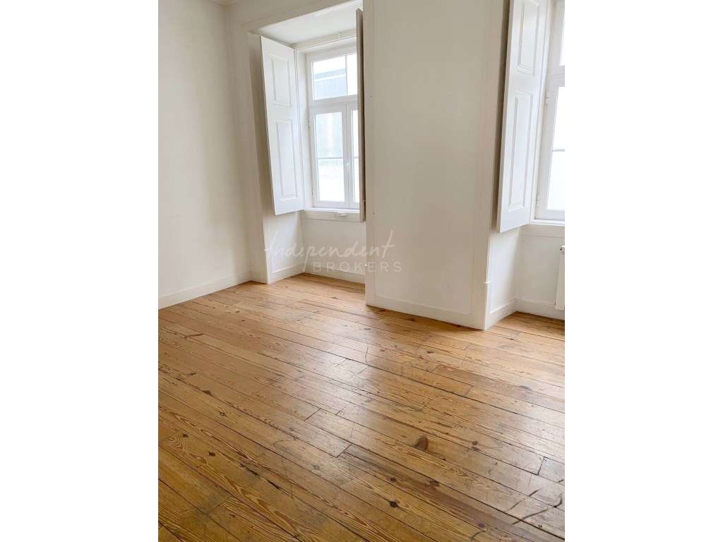 EXCELENTE T3+1 NO CORAÇÃO DO CHIADO - LISBOA - Grande imagem: 5/15